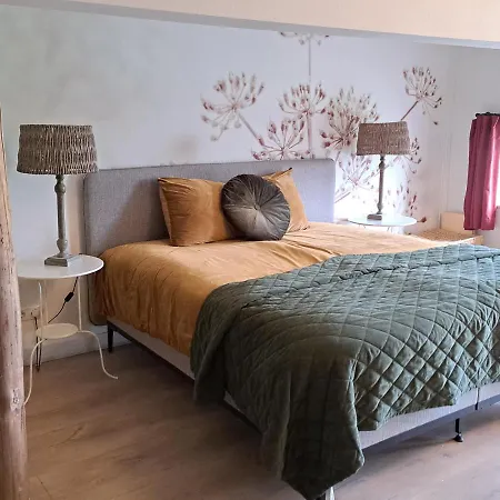 Kade10buren Bed & Breakfast *